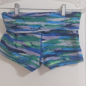 Lululemon Boogie shorts (roll down) 6